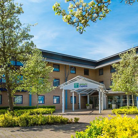 Holiday Inn Express Milton Keynes By Ihg Exteriör bild