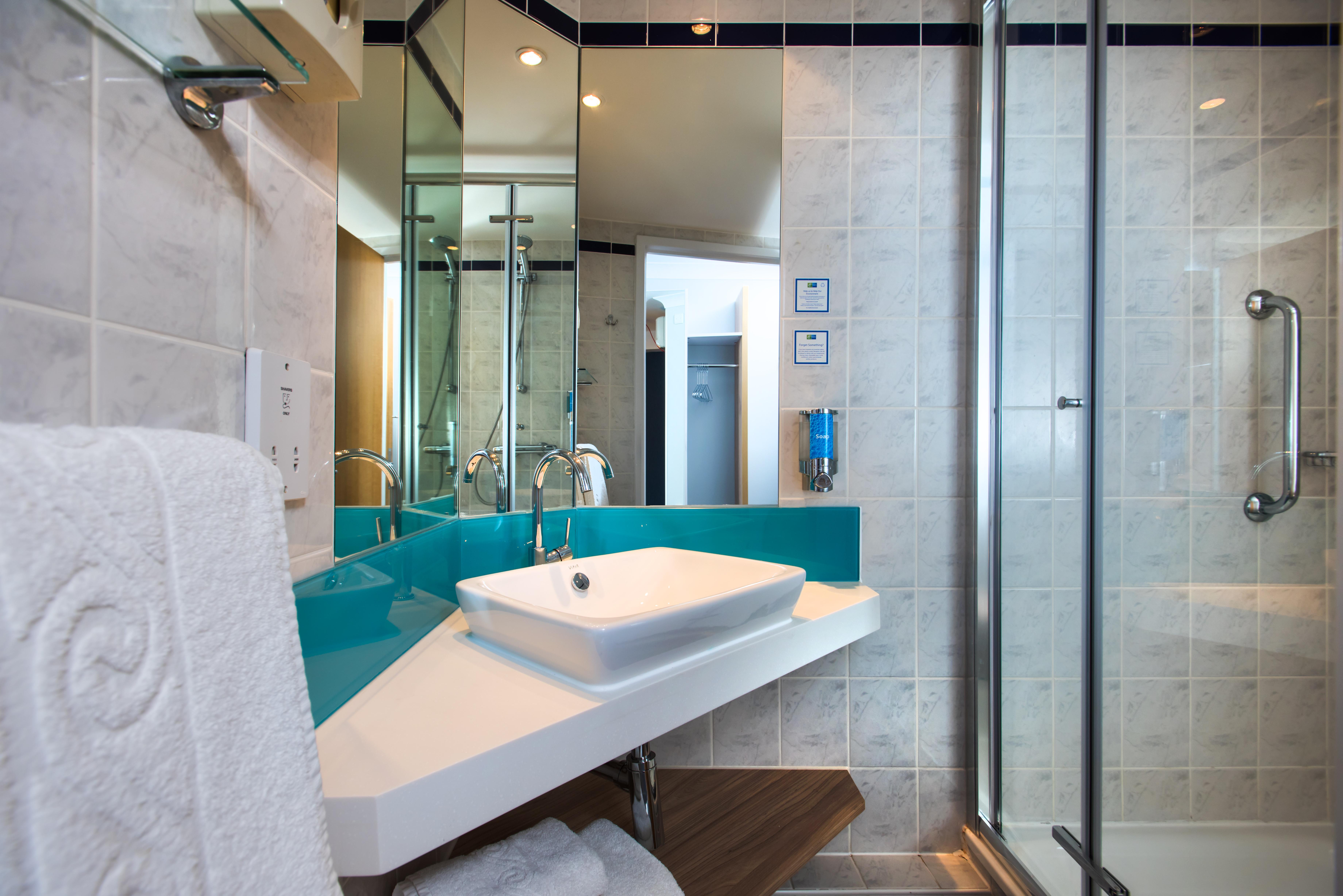 Holiday Inn Express Milton Keynes By Ihg Exteriör bild