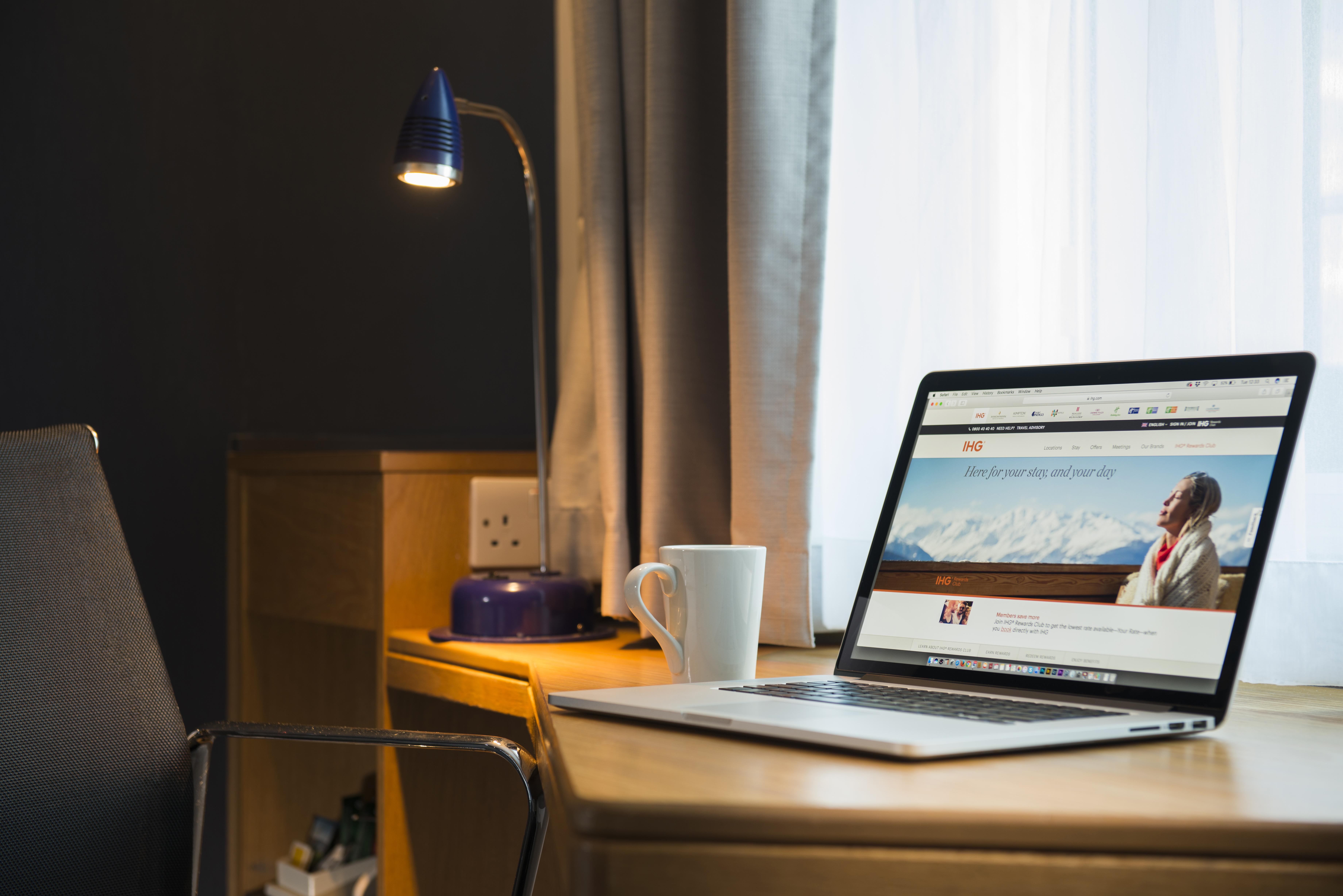 Holiday Inn Express Milton Keynes By Ihg Exteriör bild