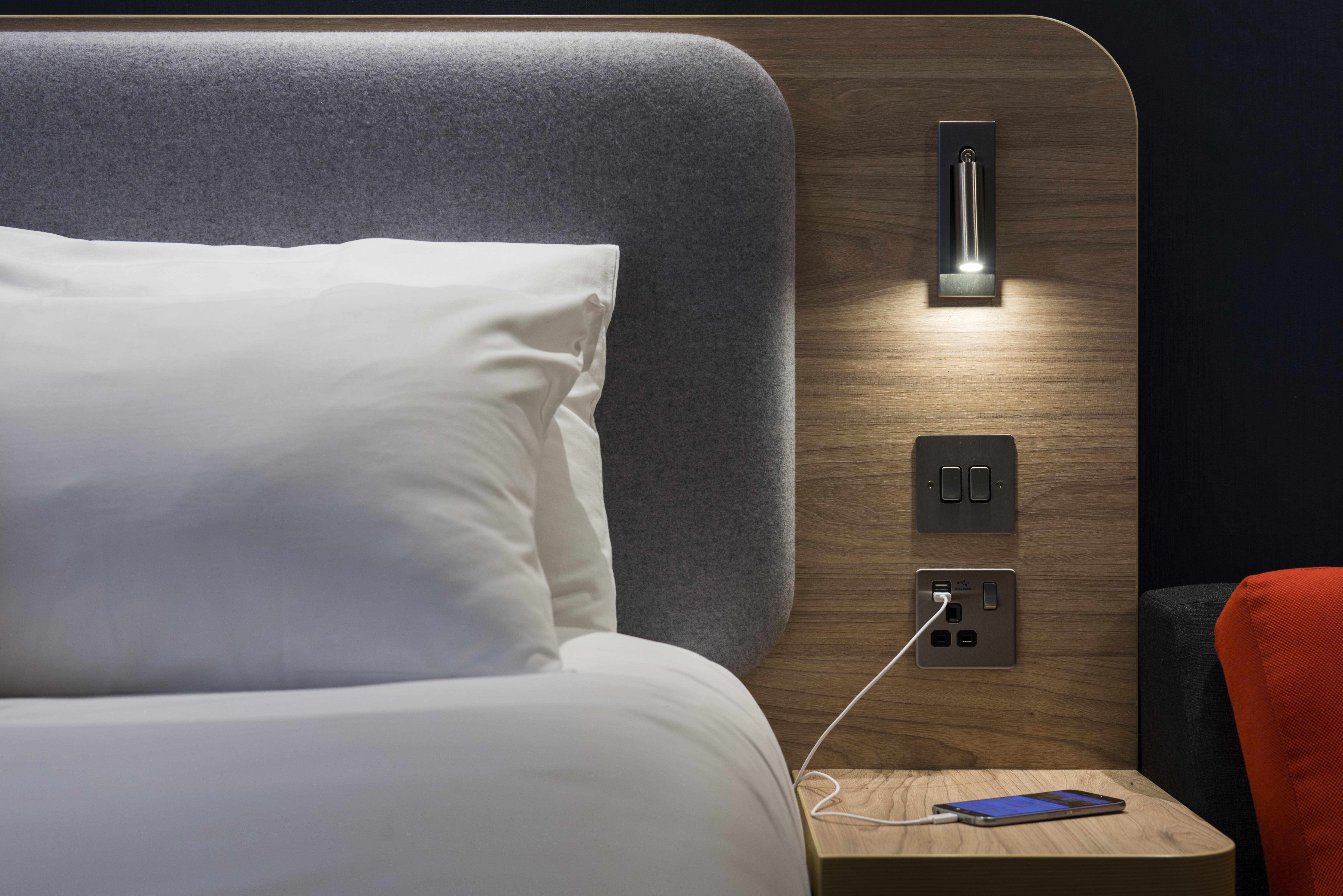 Holiday Inn Express Milton Keynes By Ihg Exteriör bild