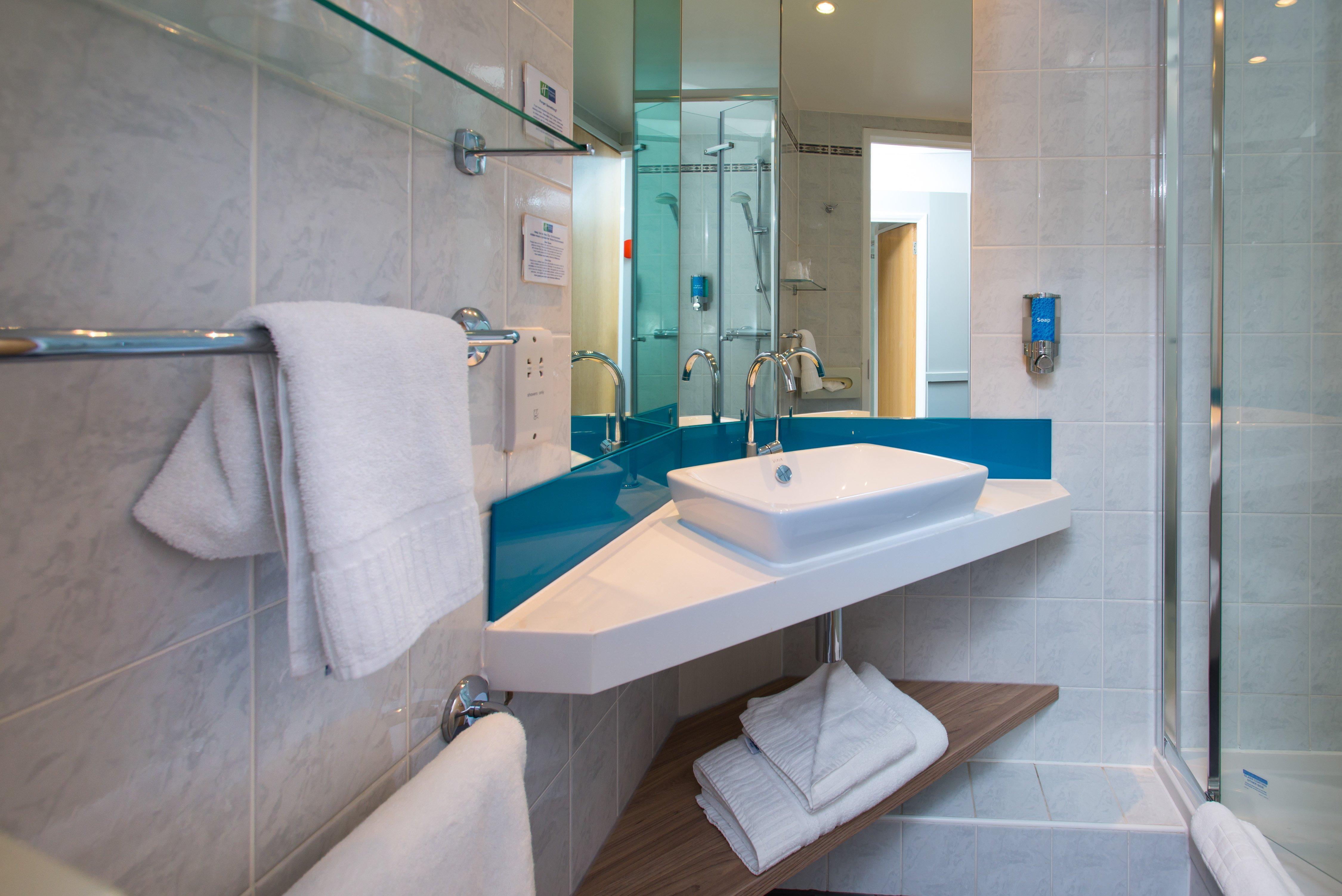 Holiday Inn Express Milton Keynes By Ihg Exteriör bild