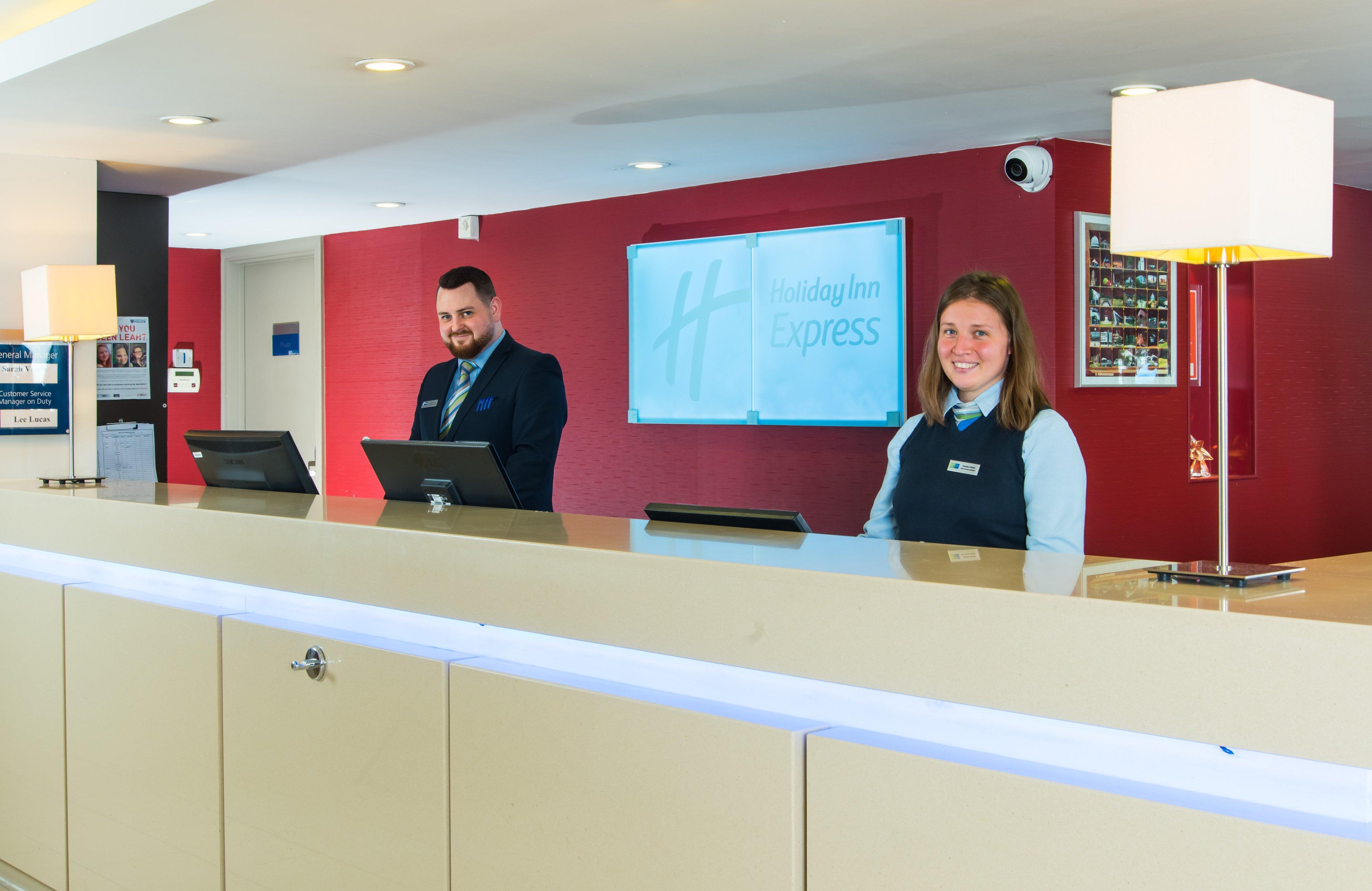 Holiday Inn Express Milton Keynes By Ihg Exteriör bild