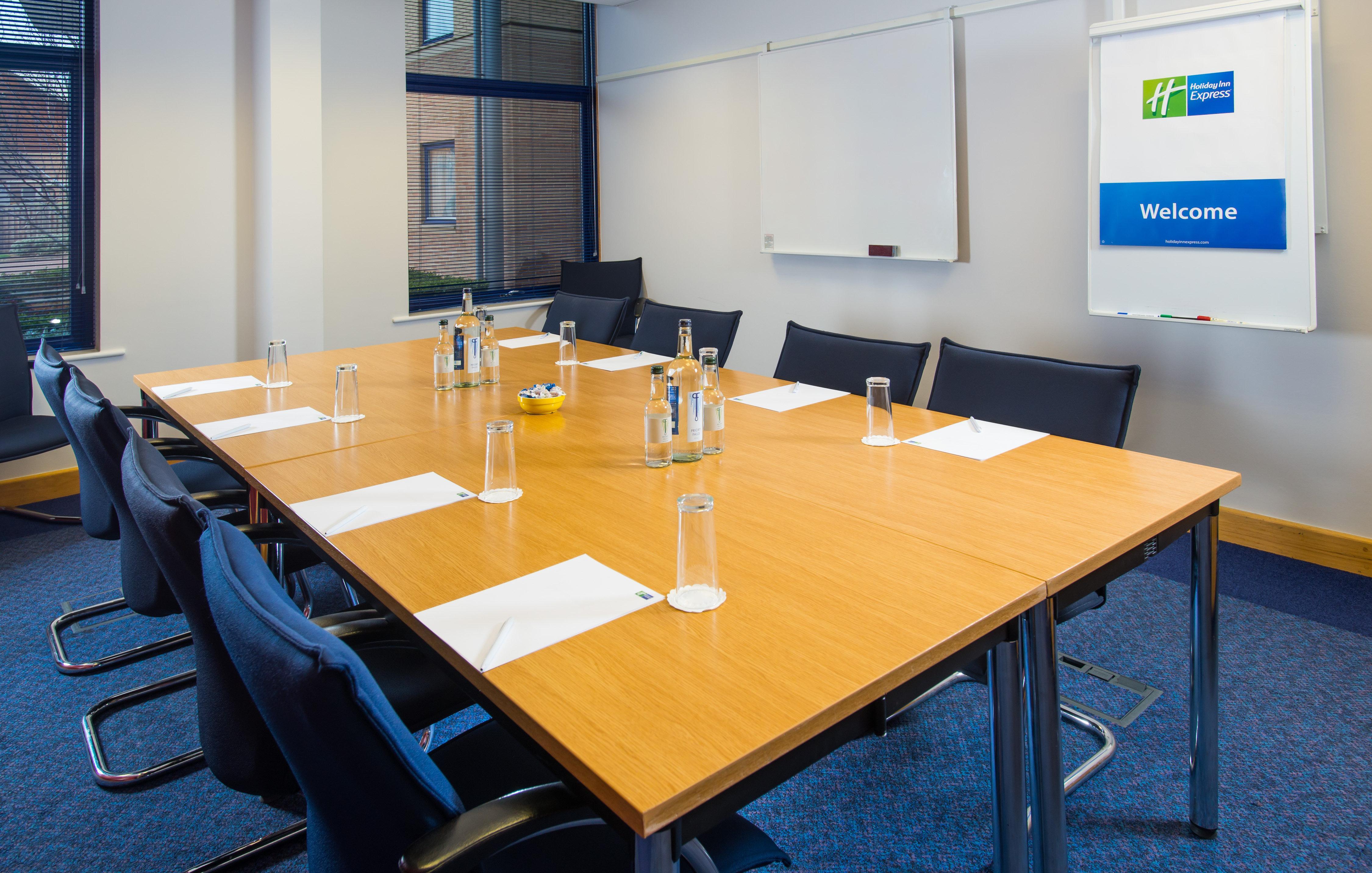 Holiday Inn Express Milton Keynes By Ihg Exteriör bild