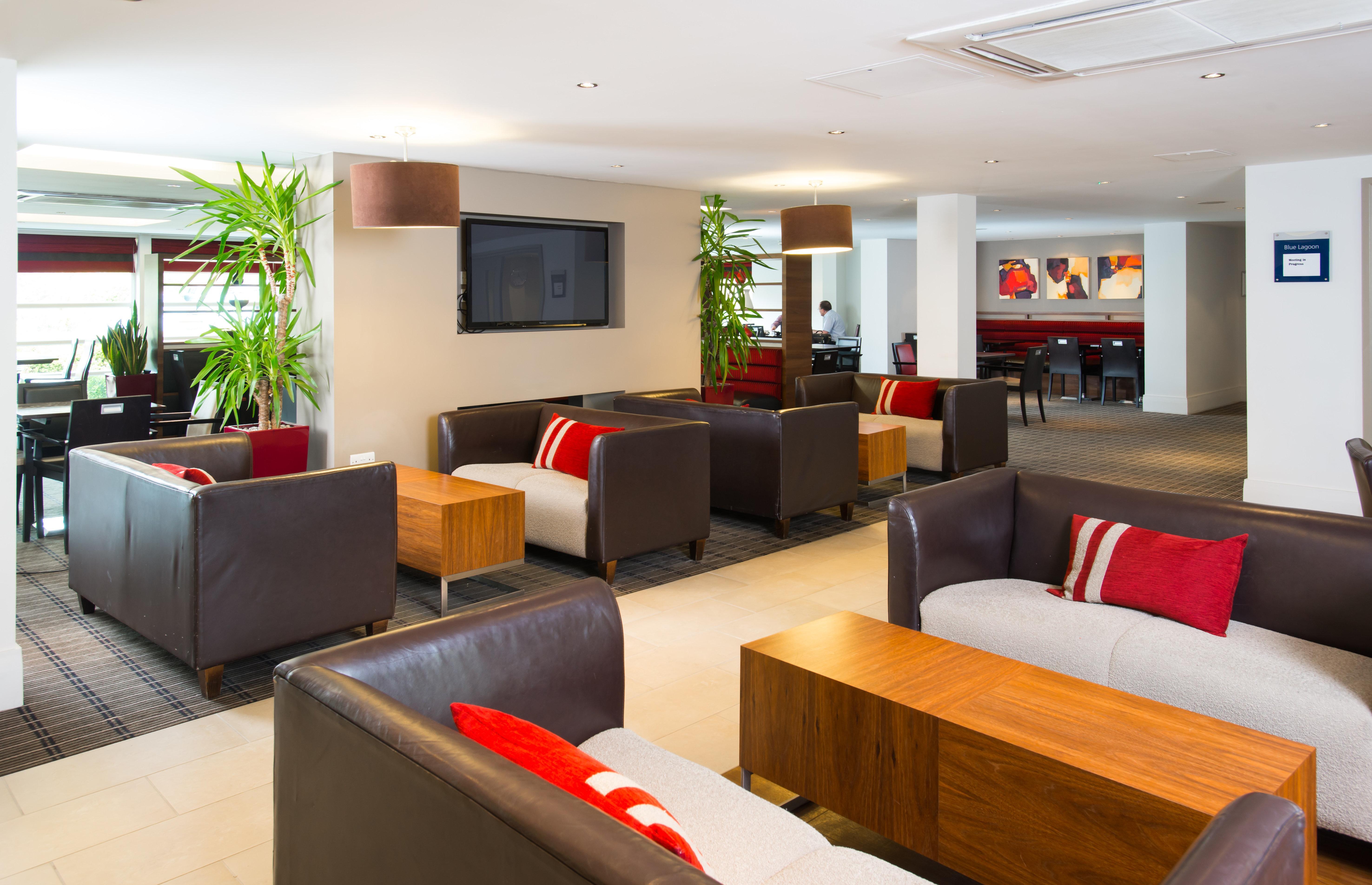 Holiday Inn Express Milton Keynes By Ihg Exteriör bild