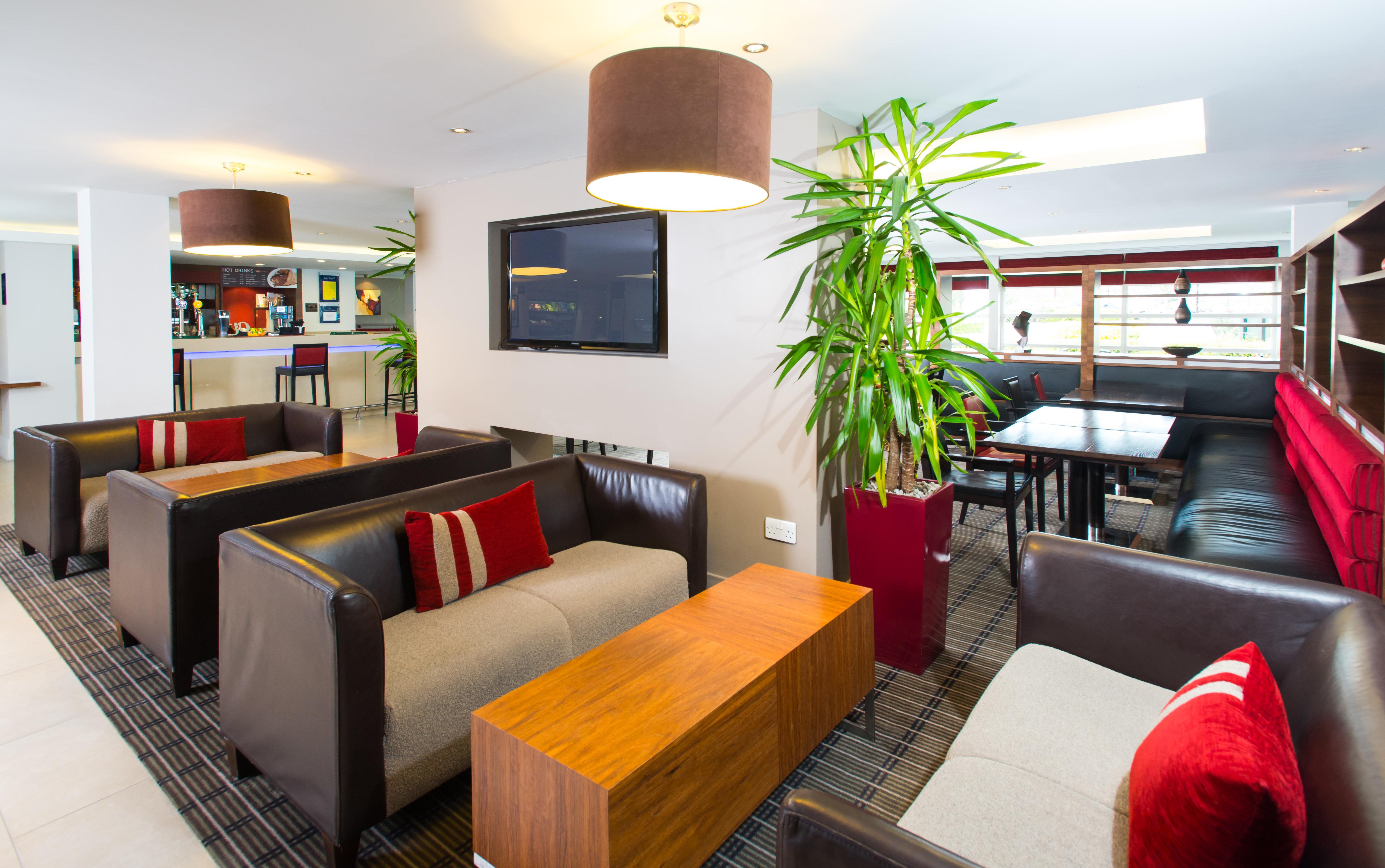 Holiday Inn Express Milton Keynes By Ihg Exteriör bild