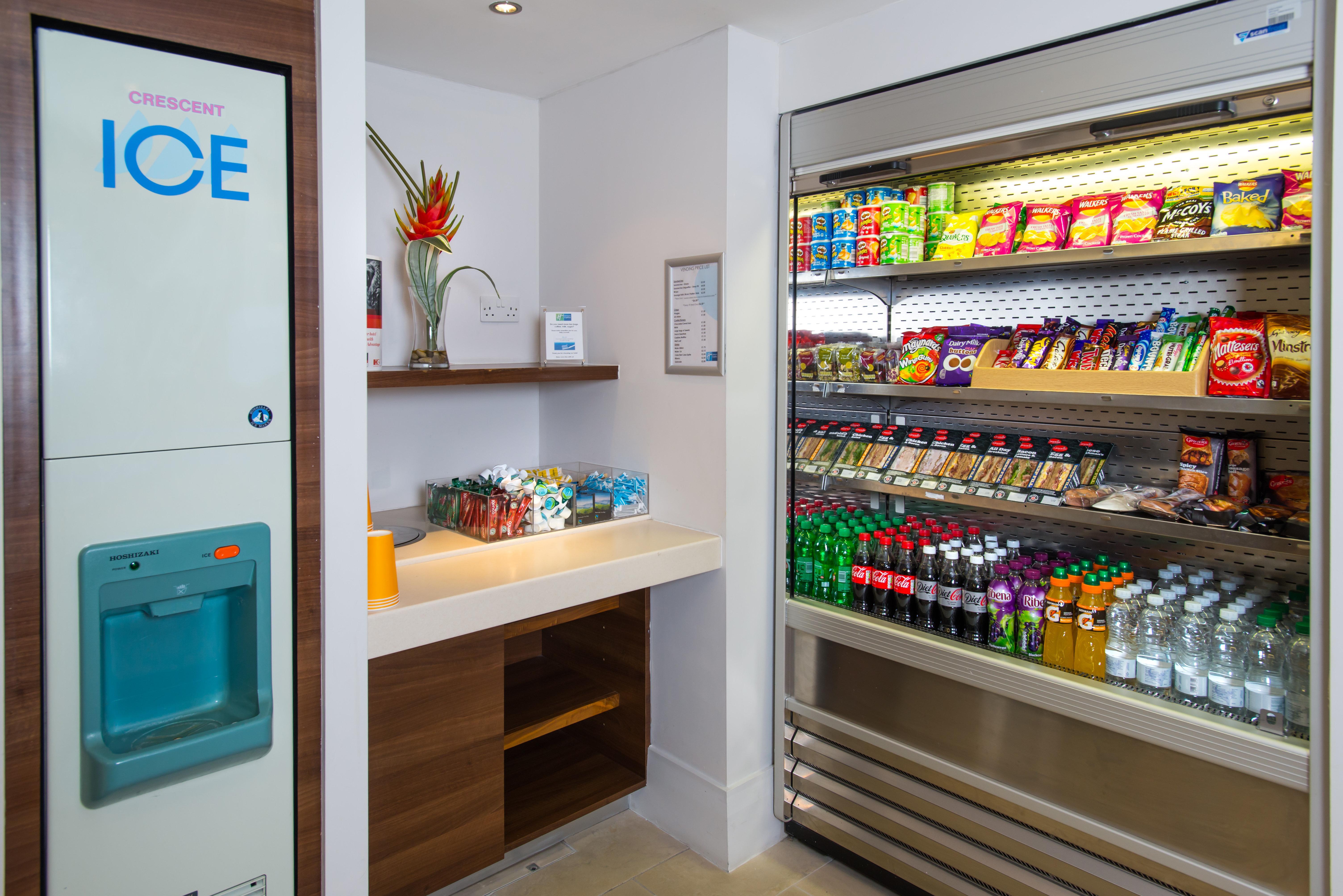 Holiday Inn Express Milton Keynes By Ihg Exteriör bild