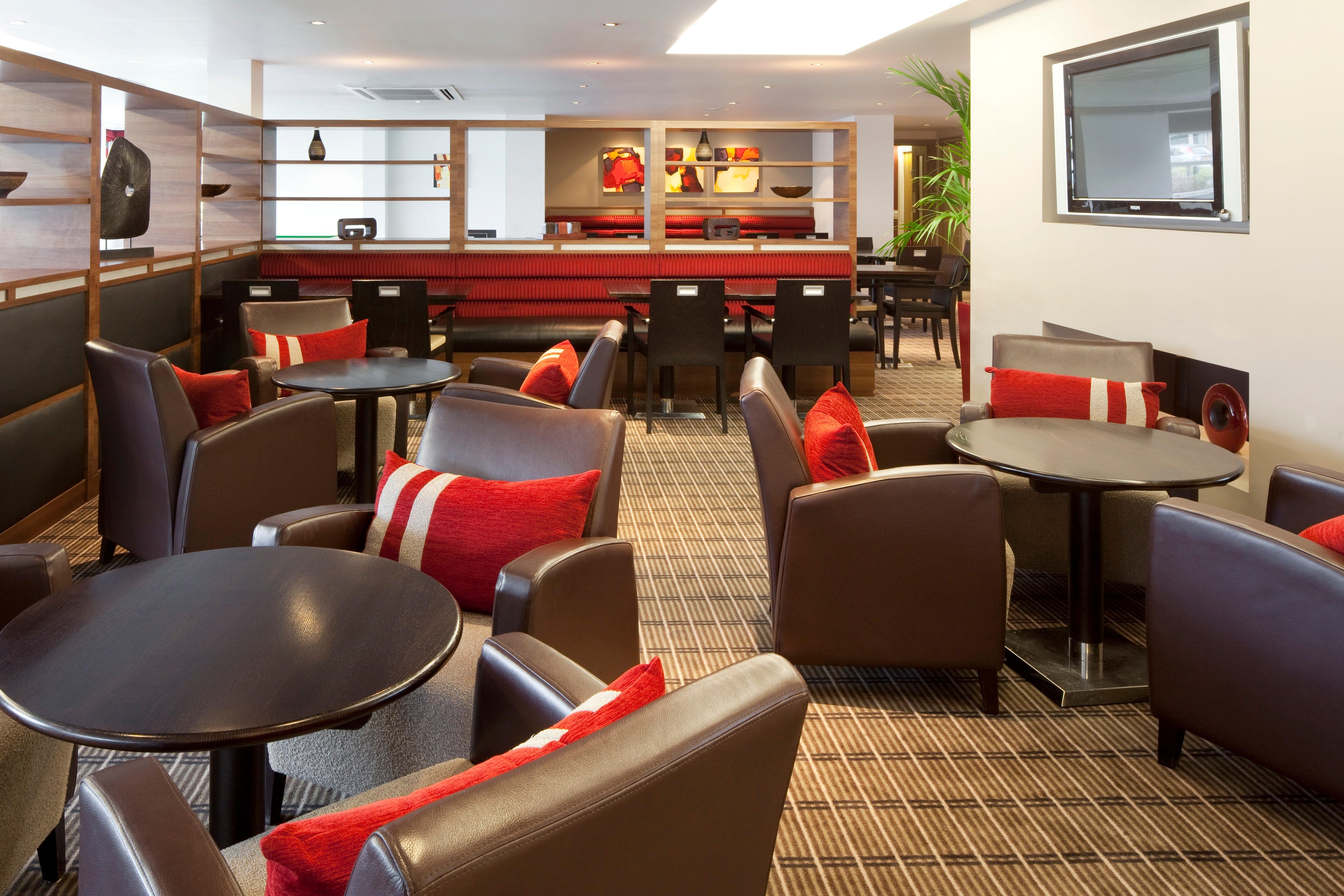 Holiday Inn Express Milton Keynes By Ihg Exteriör bild