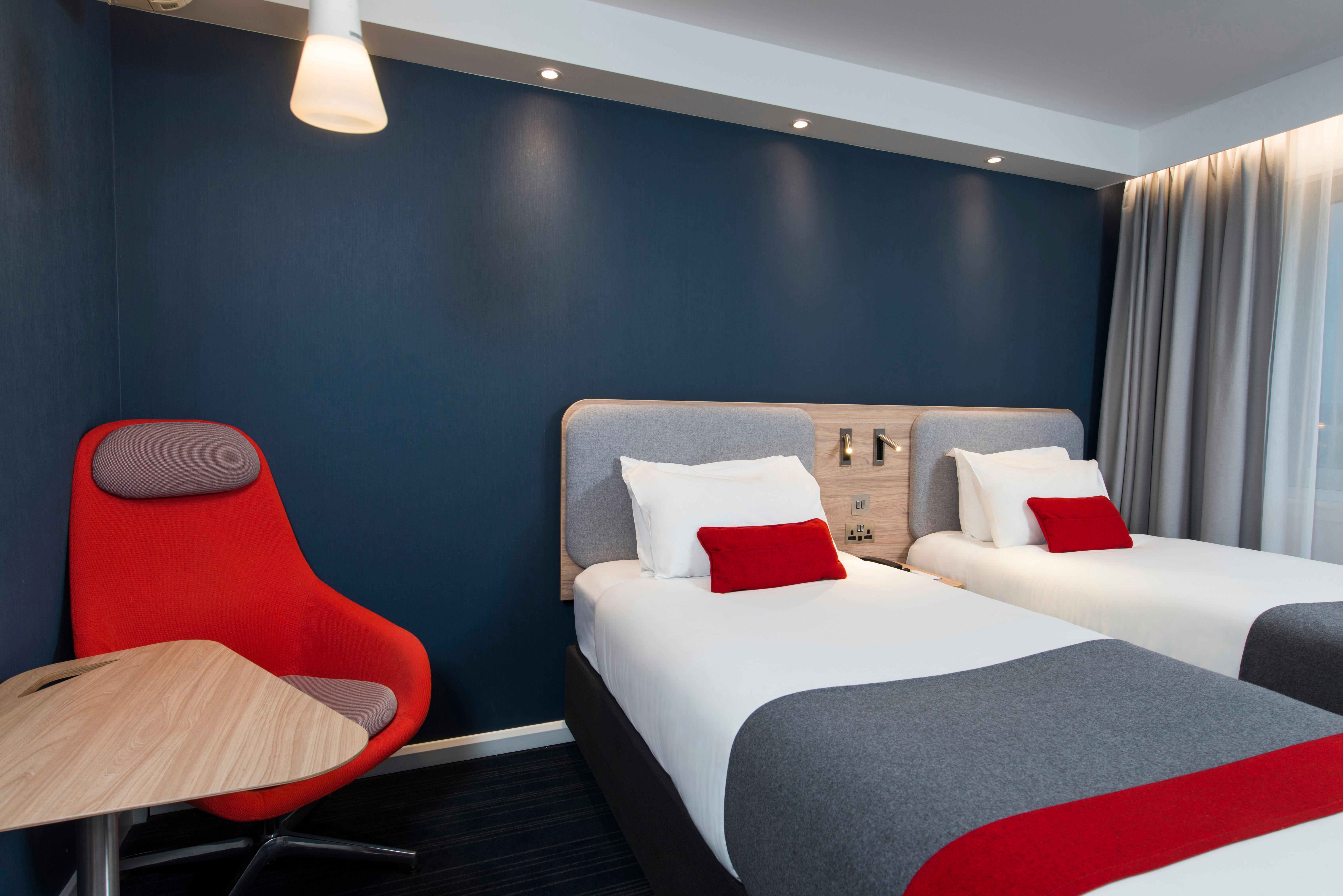 Holiday Inn Express Milton Keynes By Ihg Exteriör bild