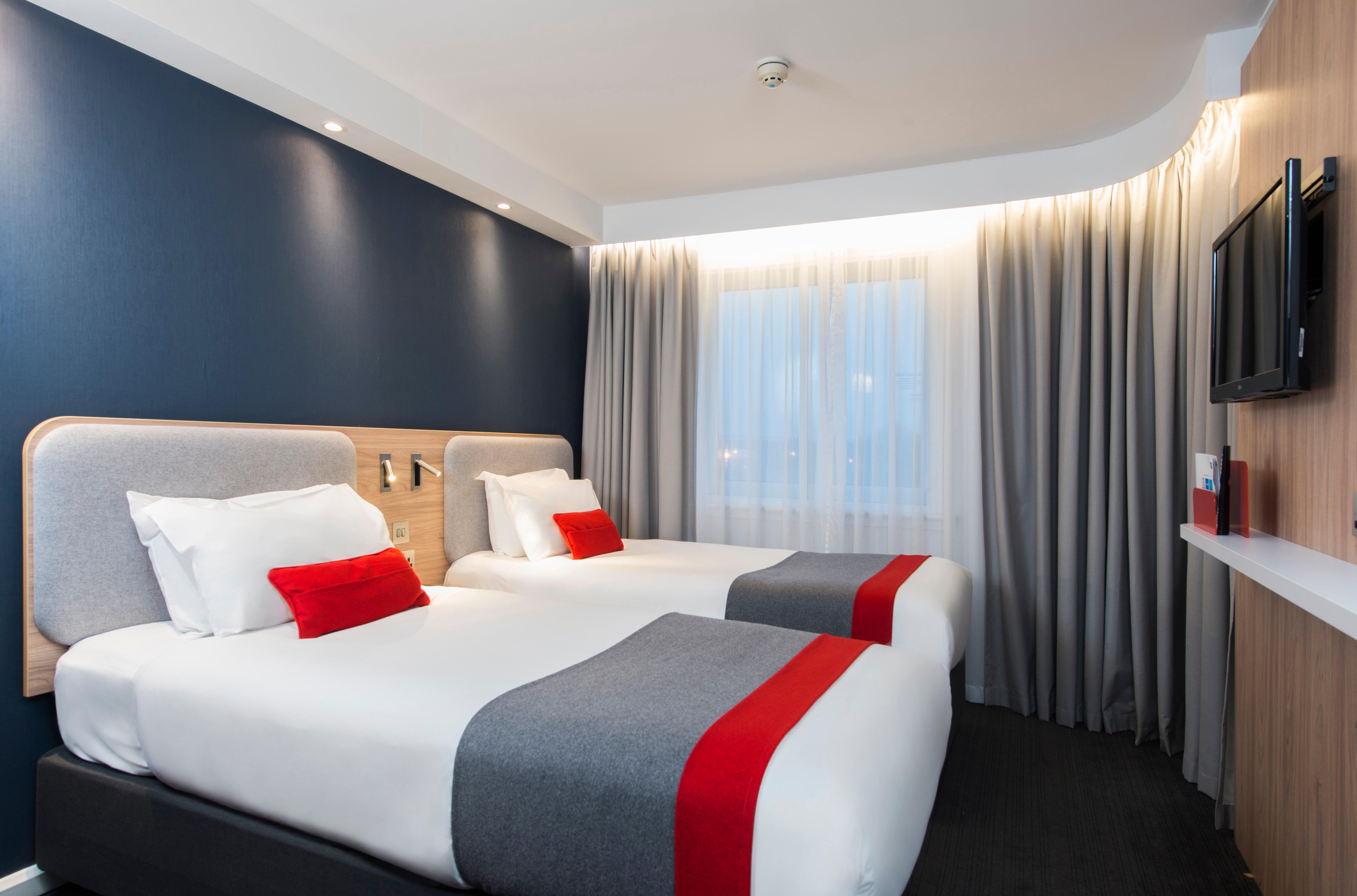 Holiday Inn Express Milton Keynes By Ihg Exteriör bild