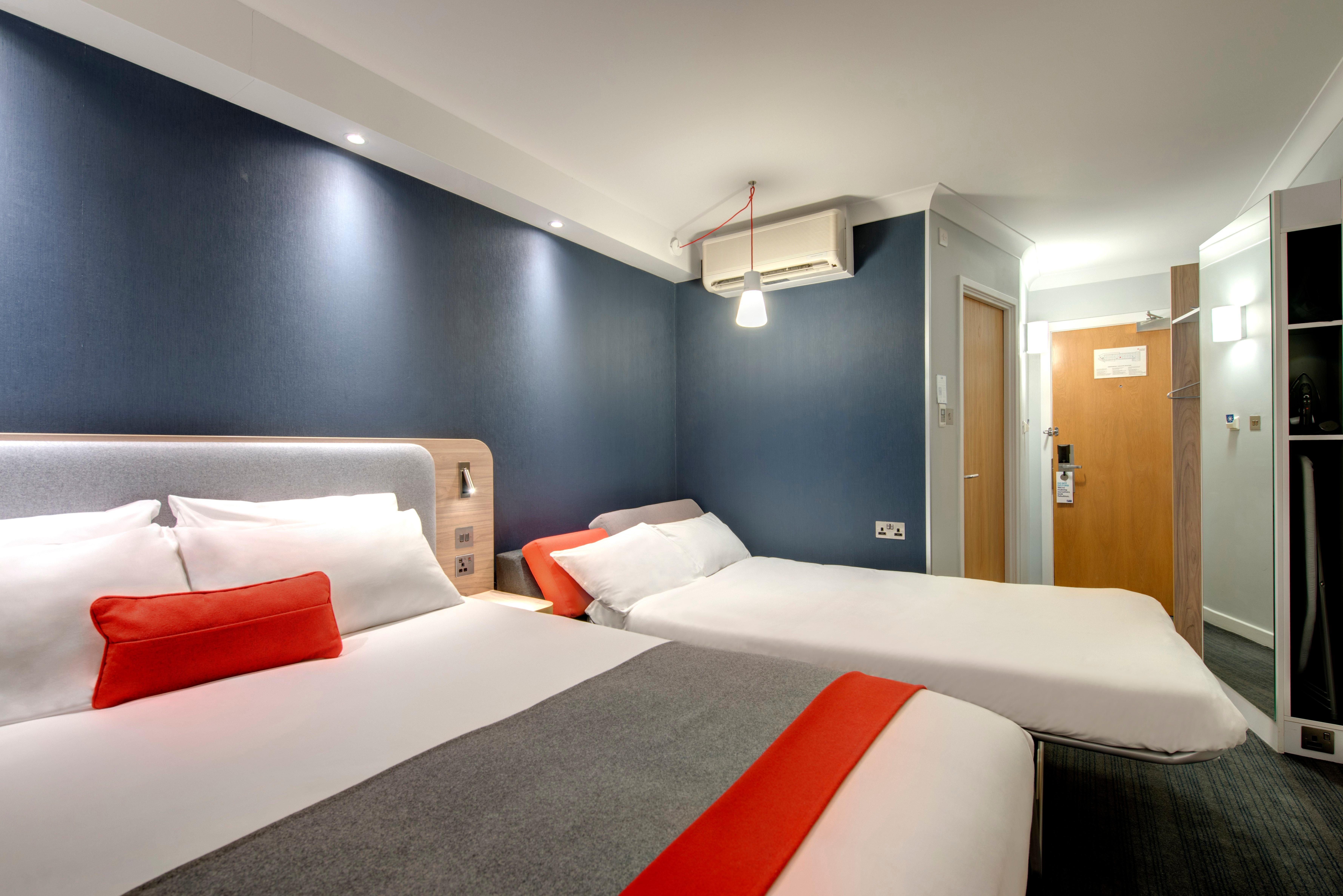 Holiday Inn Express Milton Keynes By Ihg Exteriör bild