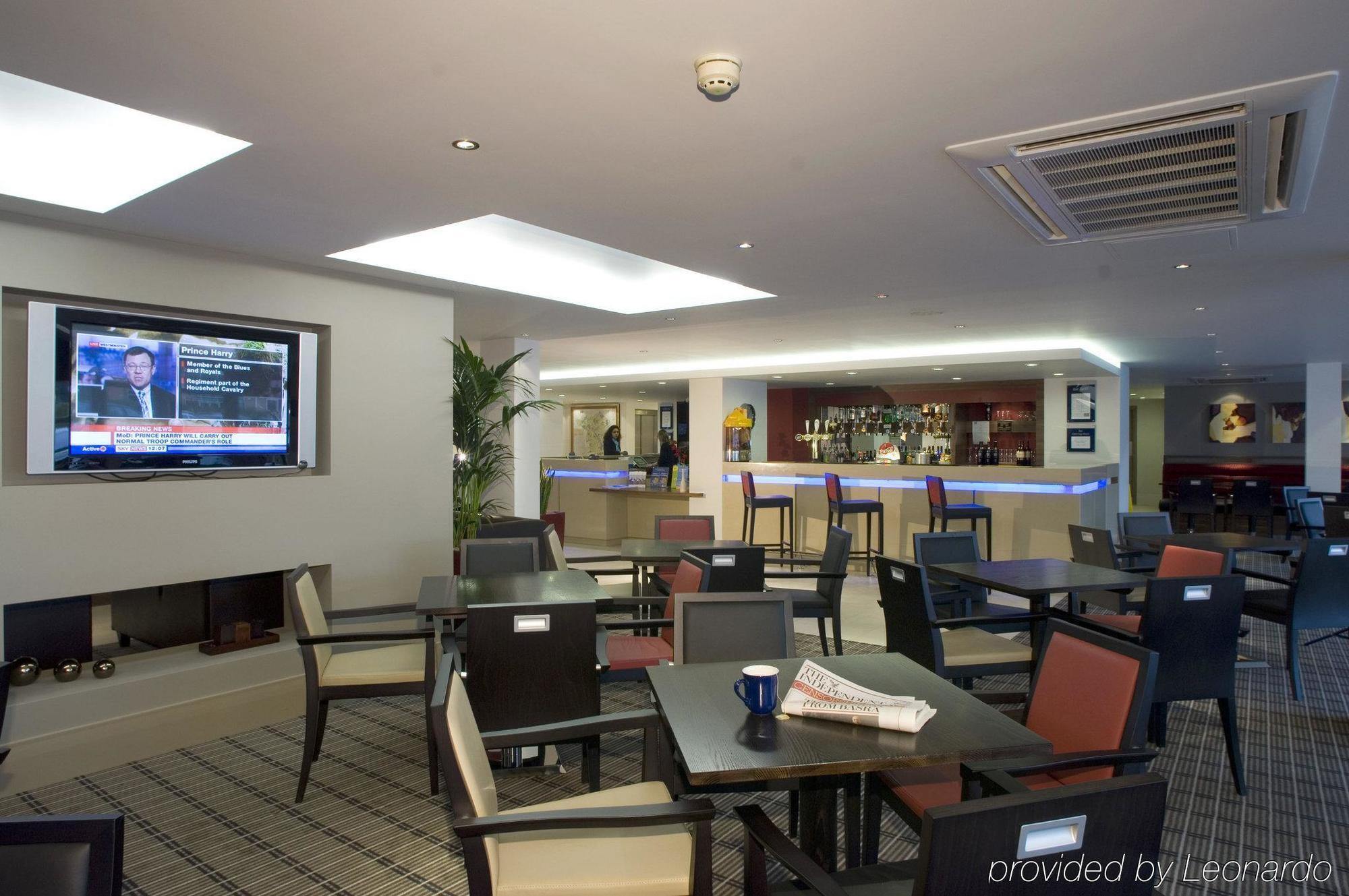 Holiday Inn Express Milton Keynes By Ihg Restaurang bild