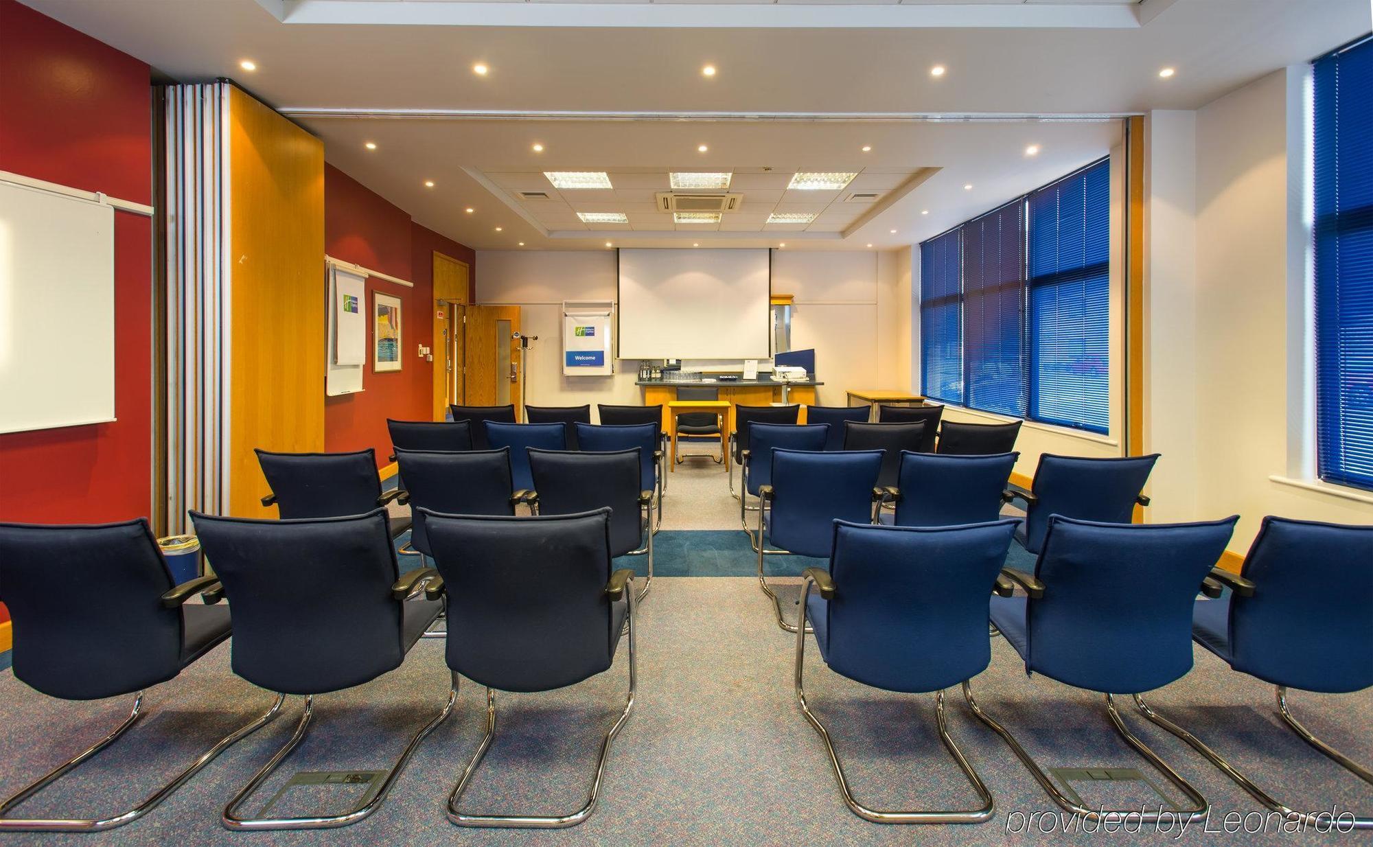 Holiday Inn Express Milton Keynes By Ihg Exteriör bild