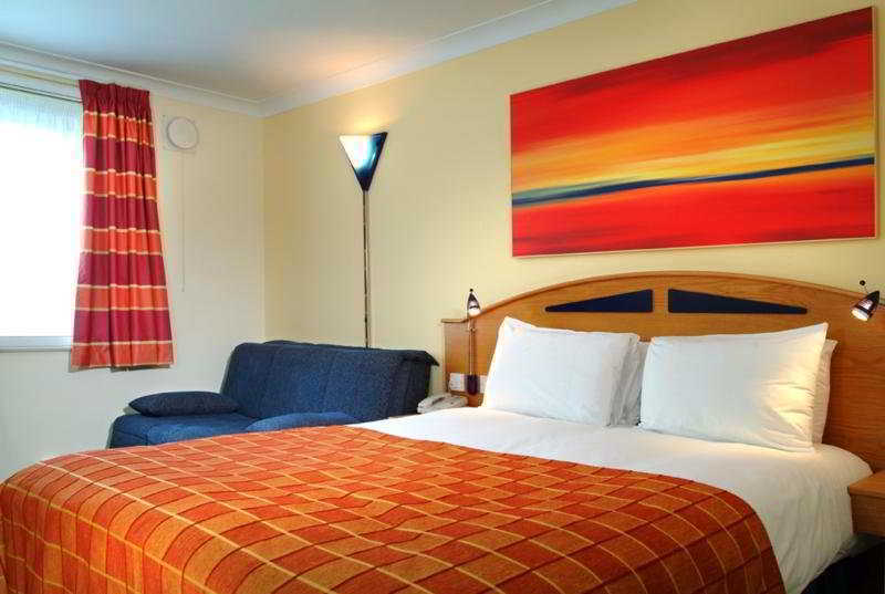 Holiday Inn Express Milton Keynes By Ihg Rum bild
