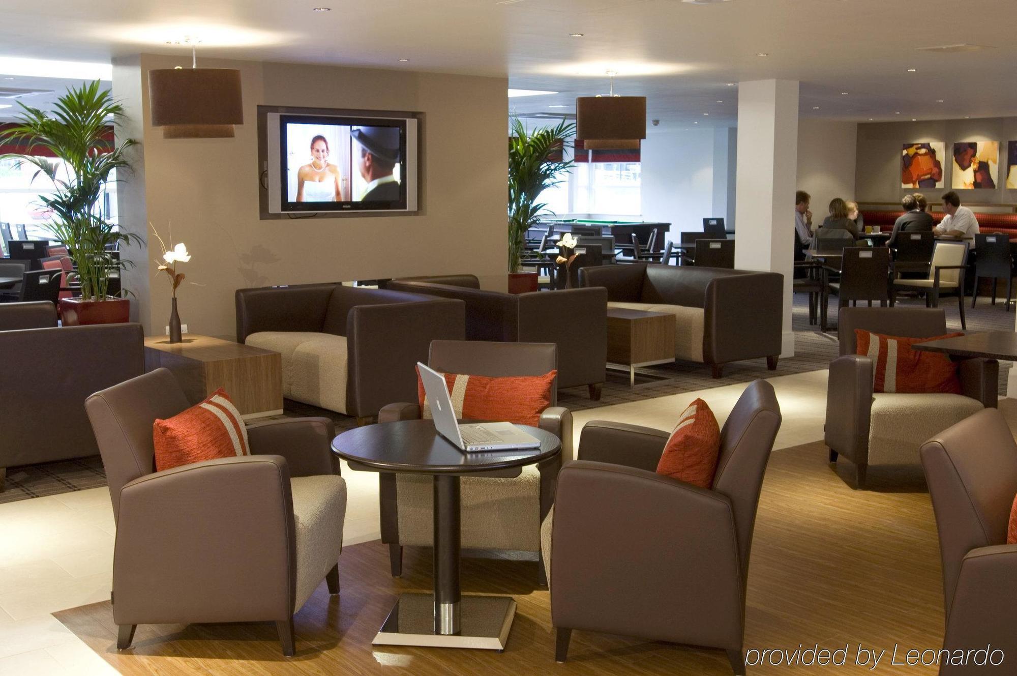 Holiday Inn Express Milton Keynes By Ihg Exteriör bild