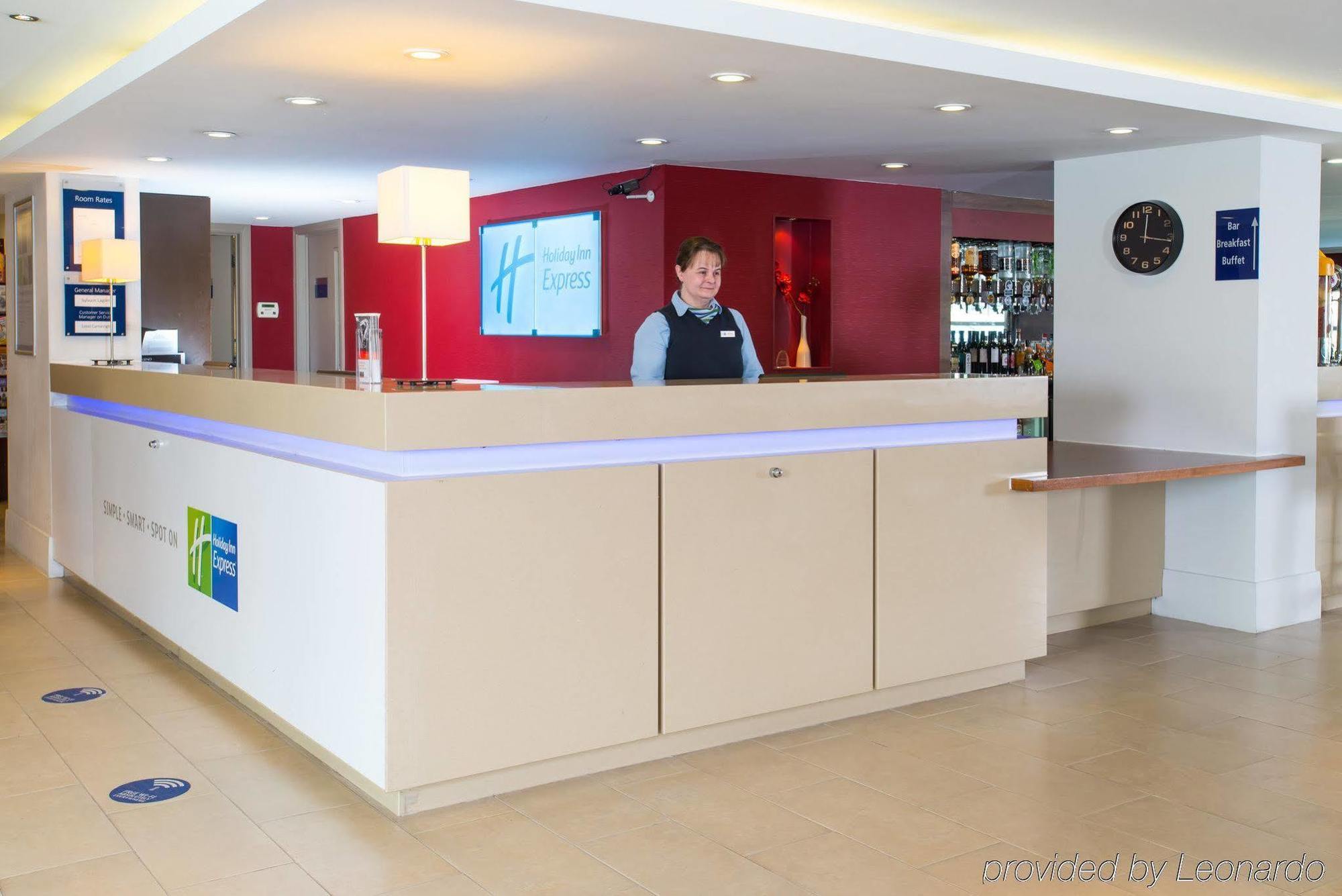 Holiday Inn Express Milton Keynes By Ihg Exteriör bild