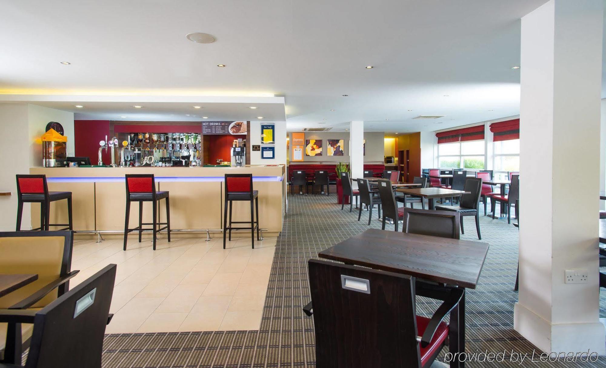Holiday Inn Express Milton Keynes By Ihg Exteriör bild