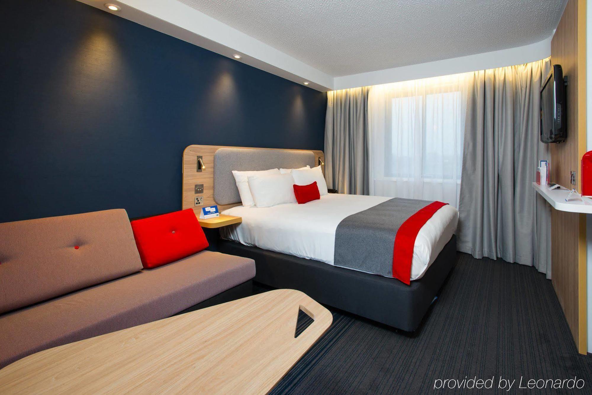 Holiday Inn Express Milton Keynes By Ihg Exteriör bild