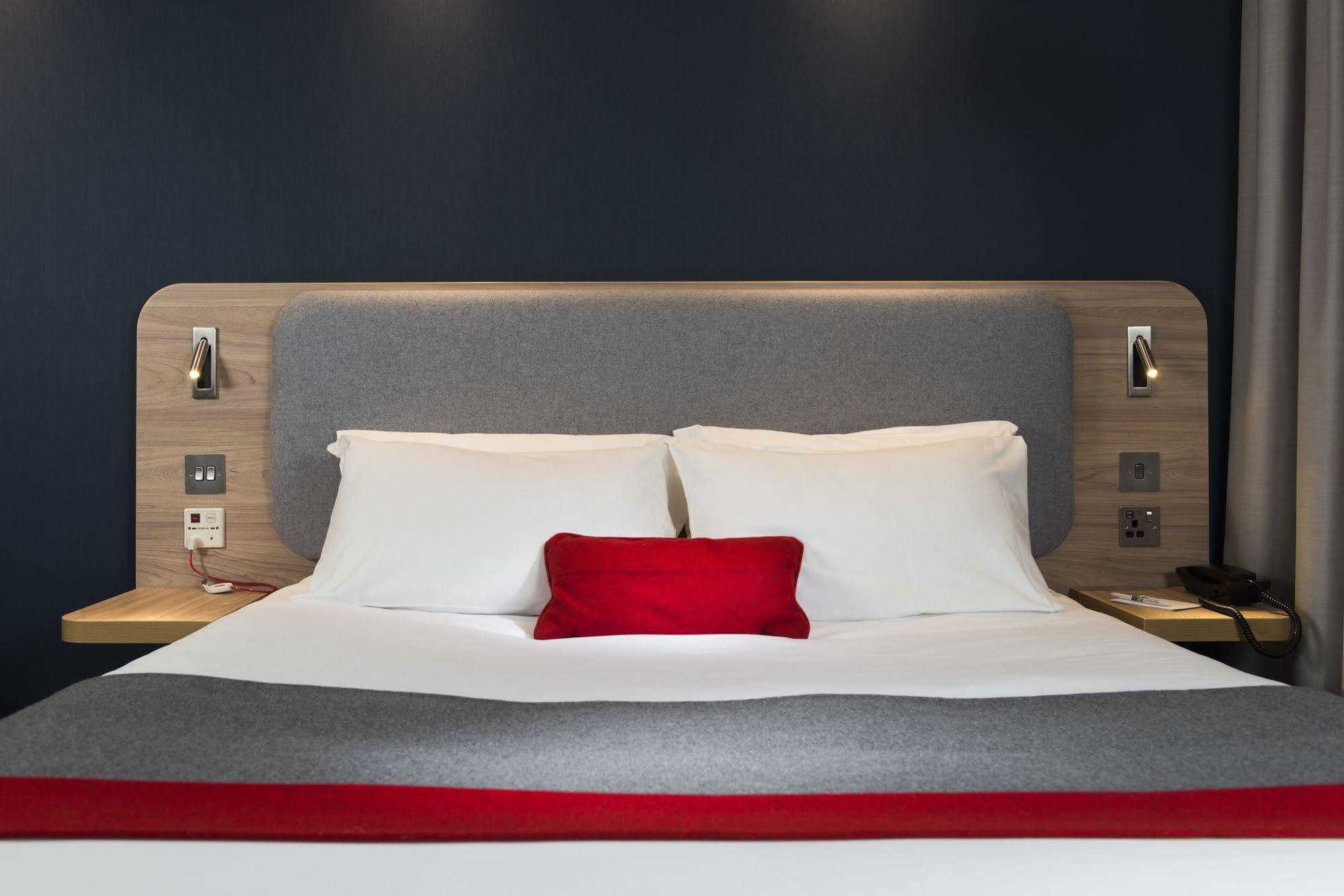 Holiday Inn Express Milton Keynes By Ihg Exteriör bild